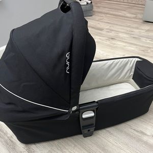 Nuna Mixx bassinet